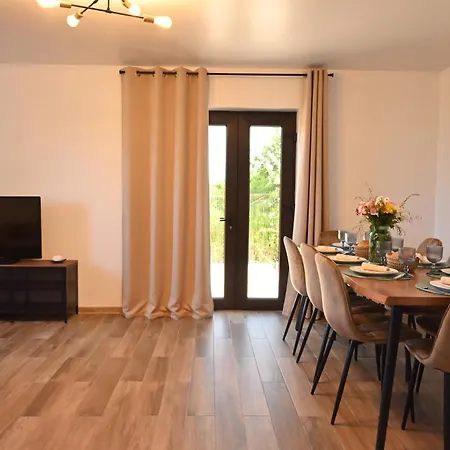 Herberg The House Limanu