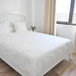 The House אורחן